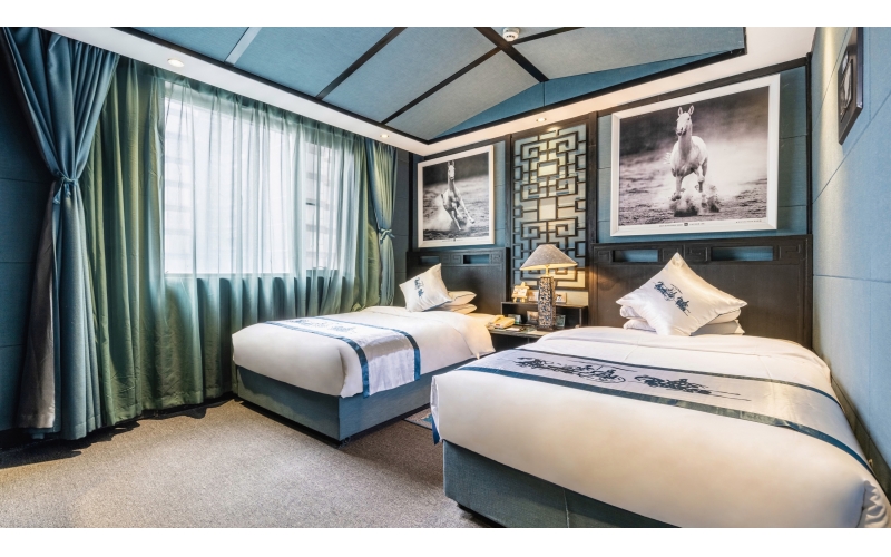 �������