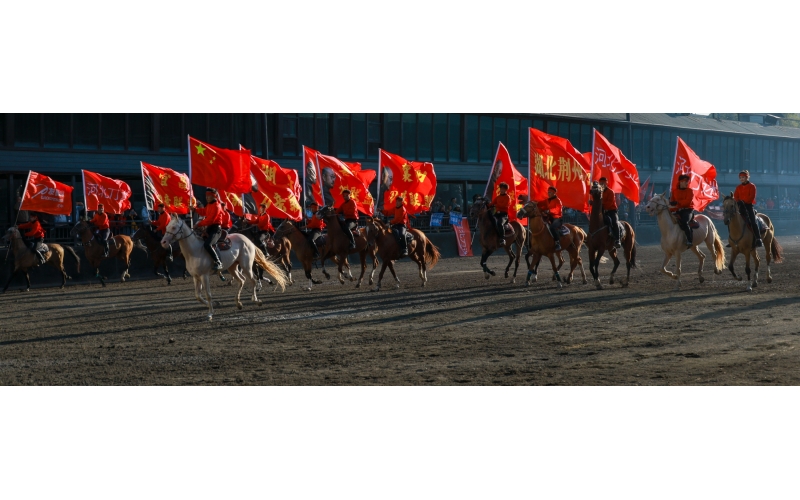 &ldquo;唱着刀歌游新疆&rdquo;&mdash;这些天，全国游客在这里欢聚